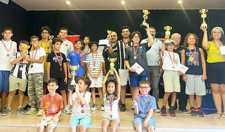 Didim'de İlk Kez Dü­zen­le­nen ELO Sat­ranç Tur­nu­va­sı Büyük İlgi Gördü: 102 Spor­cu Ham­le­le­ri­ni Ya­rış­tır­dı