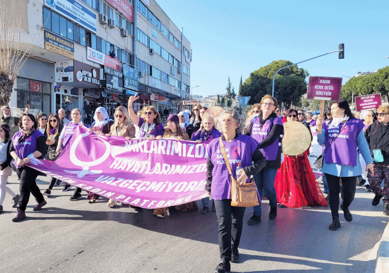 Didim’de Ka­dın­lar 8 Mart İçin Alan­lar­day­dı