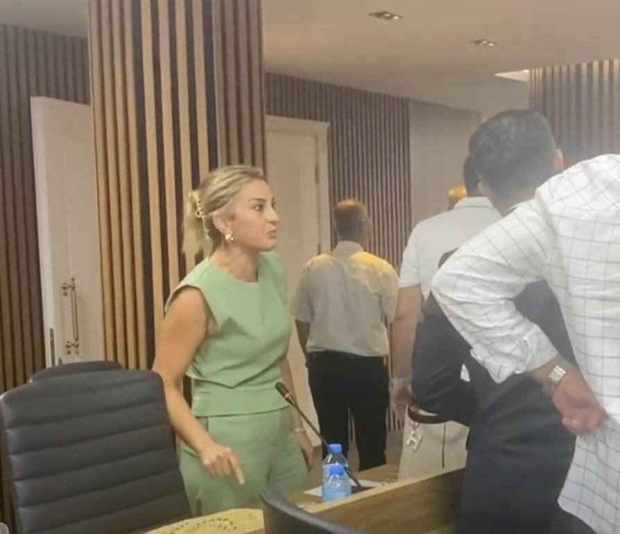 3F2C5820 5345 4Fb8 8Ed8 68A57F836D09