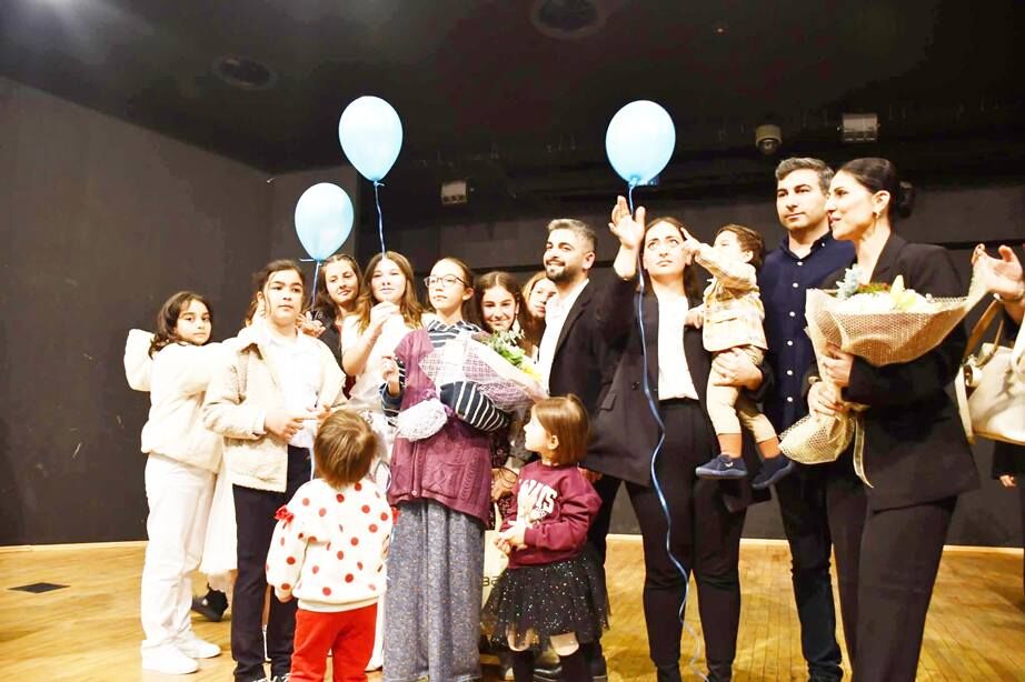 Bir oyun, yüz­ler­ce alkış ve tek bir umut: Doruk