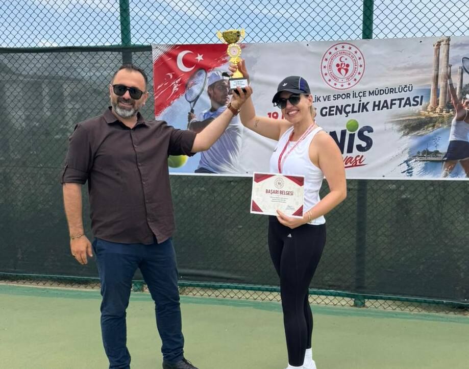 19 Mayıs Gençlik Haftası Tenis Turnuvası’nda Kıyasıya Mücadele
